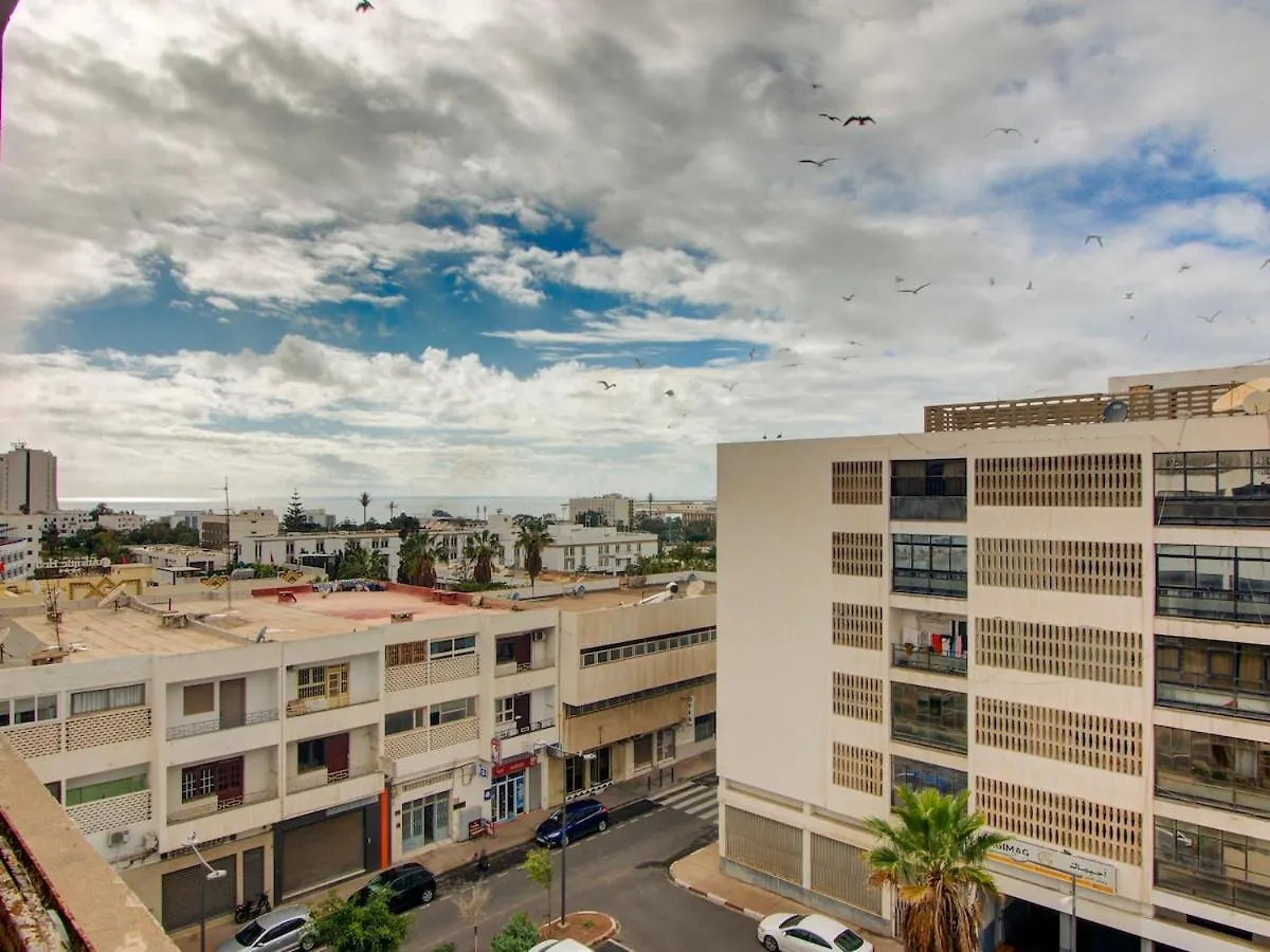 אגאדיר Appartement Idealement Situe Au Centre Ville Confort, Vue Et Acces Facile A Toutes Les Commodites, A Quelques Minutes A Pied De La Plage דירה