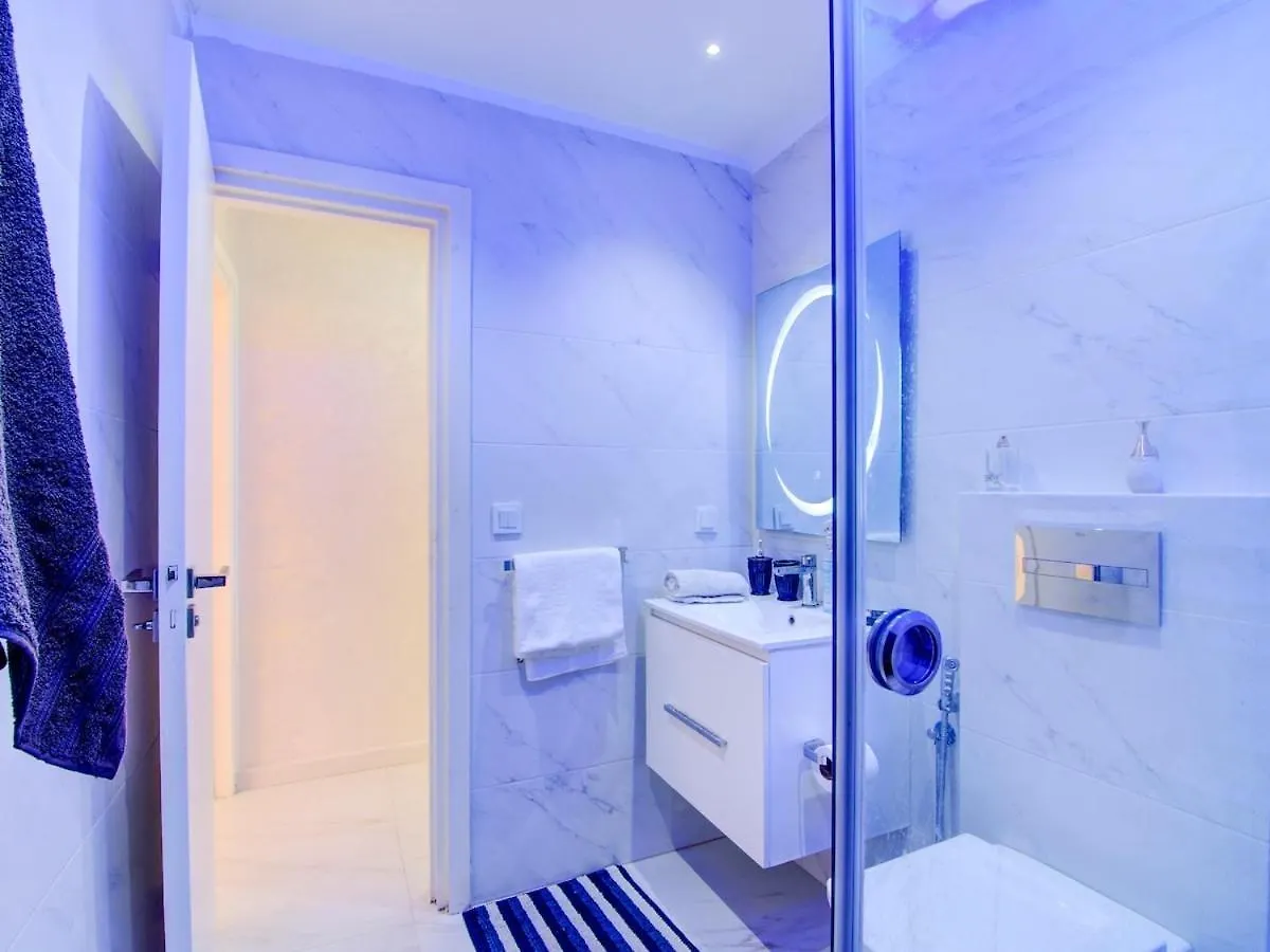 אגאדיר Appartement Idealement Situe Au Centre Ville Confort, Vue Et Acces Facile A Toutes Les Commodites, A Quelques Minutes A Pied De La Plage