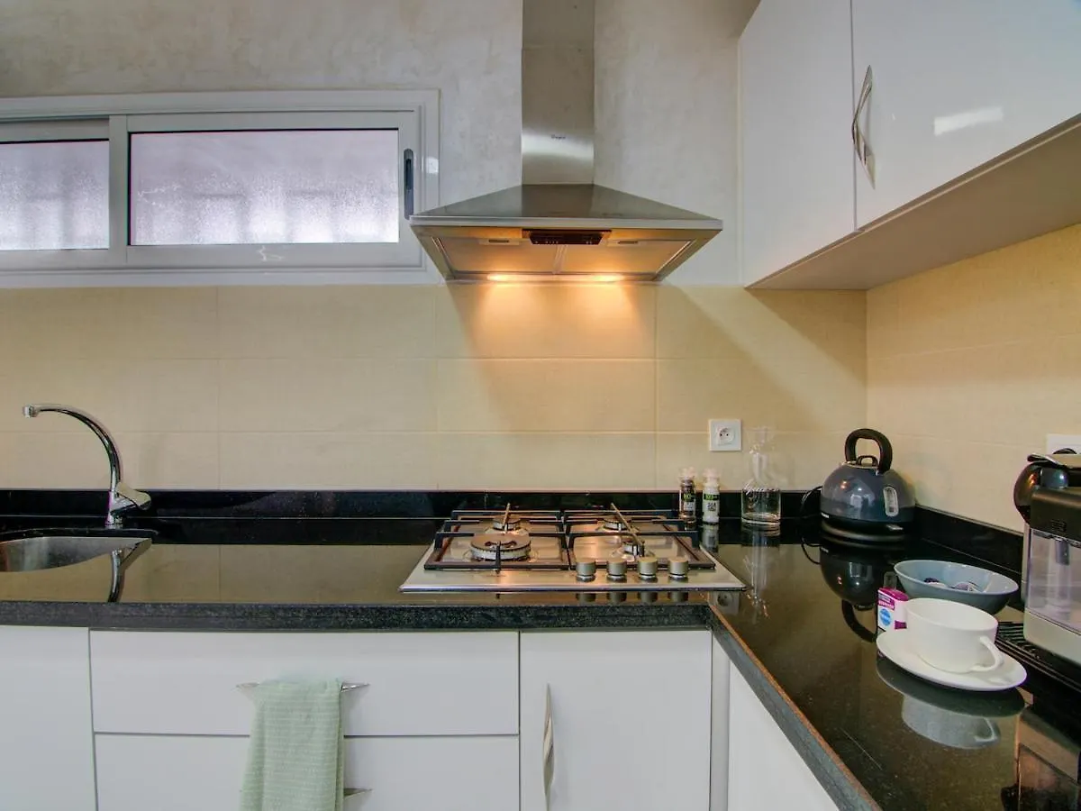 Daire Appartement Idealement Situe Au Centre Ville Confort, Vue Et Acces Facile A Toutes Les Commodites, A Quelques Minutes A Pied De La Plage Agadir Fas
