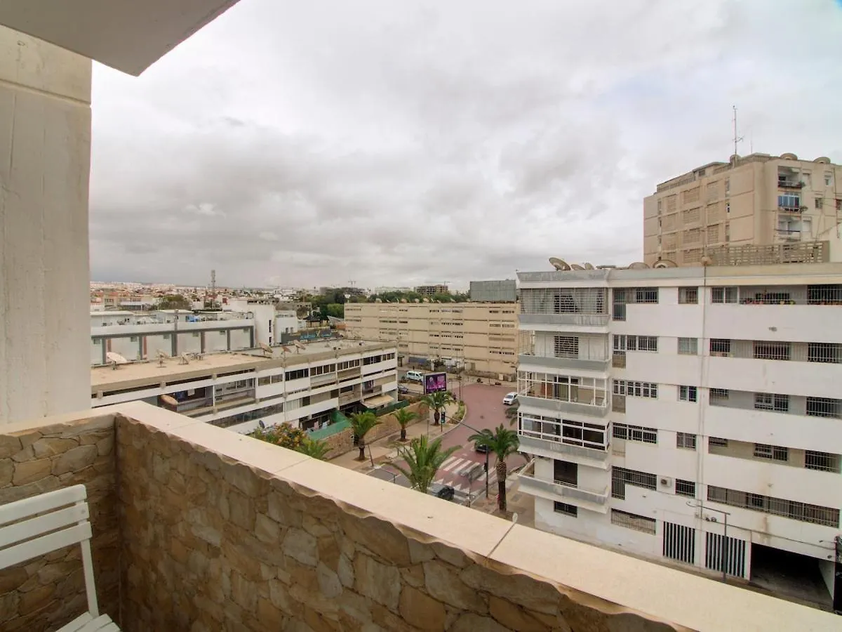Appartement Idealement Situe Au Centre Ville Confort, Vue Et Acces Facile A Toutes Les Commodites, A Quelques Minutes A Pied De La Plage Agadir