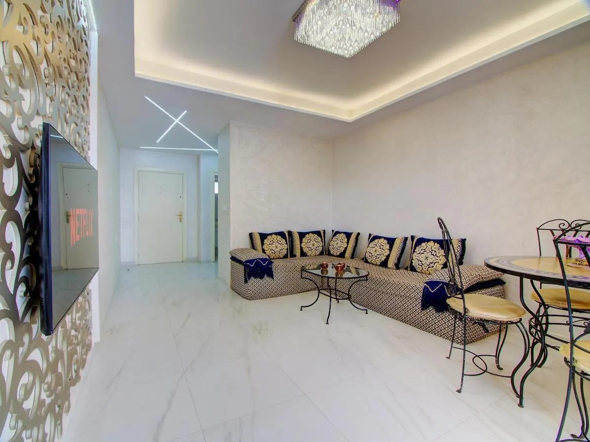 Appartement Idealement Situe Au Centre Ville Confort, Vue Et Acces Facile A Toutes Les Commodites, A Quelques Minutes A Pied De La Plage Agadir 0*,